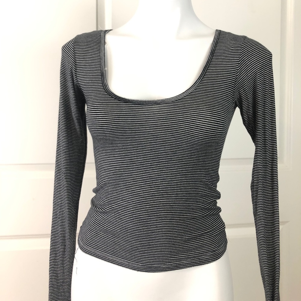 American Eagle Long Sleeve Crop Top Size Small